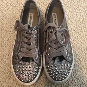 STEVE MADDEN STUDDED SNEAKERS